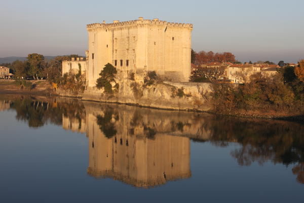 Das Schloss "Château de Tarascon" an dem Fluss Rhone in Tarascon.