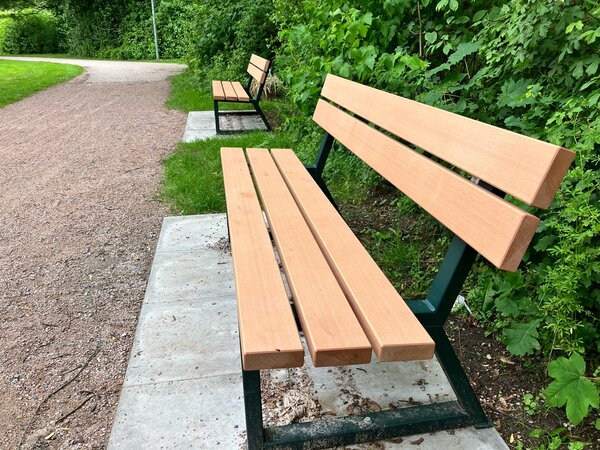 Bild vergr&ouml;&szlig;ern: Zwei B&auml;nke im Kr&uuml;ckaupark