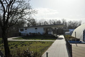 Bild vergr&ouml;&szlig;ern: Bademeisterhaus im Freibad in der Seitenansicht.