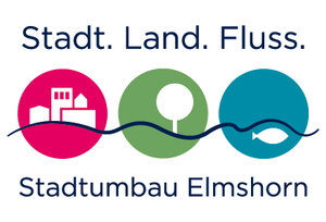Bild vergr&ouml;&szlig;ern: Das Logo des Elmshorner Stadtumbau. Oben befindet sich der Slogan "Stadt. Land. Fluss.", darunter befinden sich drei nebeneinander angeordnete Kreise, durch deren Mitte ein angedeuteter Fluss flie&szlig;t. Der linke, rote Kreis zeigt st&auml;dtische Geb&auml;ude, der mittlere, gr&uuml;ne Kreis einen Baum, der rechte, blaue Kreis einen Fisch im Wasser. Darunter befindet sich die Erg&auml;nzung "Kr&uuml;ckau Vormstegen".