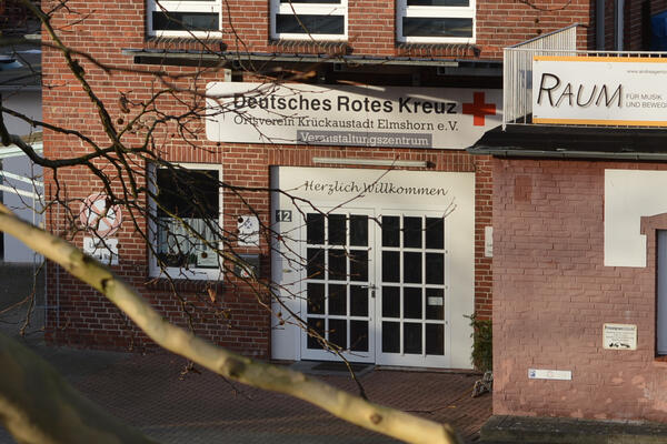 Eingangst&uuml;r zum Veranstaltungszentrum des DRK.