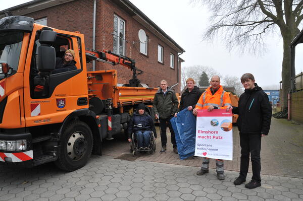 Bild vergr&ouml;&szlig;ern: Das Bild zeigt Organisatoren und Unterst&uuml;tzer von &raquo;Elmshorn macht Putz&laquo;: Von links sind zu sehen Vito Manno, Denis Schuemann, Jan Willh&ouml;ft, Ole Heitmann, Oliver M&uuml;ller und J&uuml;rgen K&ouml;lln. Foto: Torben Hinz, Stadt Elmshorn