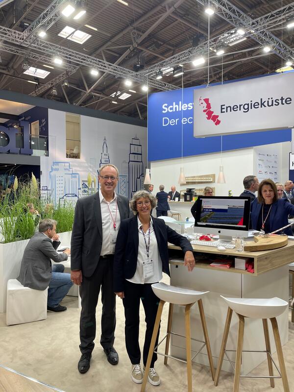 Auf der EXPO REAL vertreten Bürgermeister Volker Hatje und Wirtschaftsförderin 
Angelika von Bargen die Stadt Elmshorn.