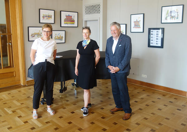 Die stellvertretende Bürgermeisterin Wittenberges, Constanze Stehr (l.), bereitete Künstlerin Imke Stotz und Bürgervorsteher Andreas Hahn mit ihrem Team einen äußerst warmen Empfang.